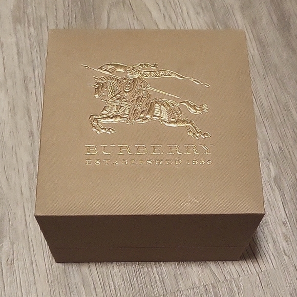 Burberry watch box - Picture 1 of 2
